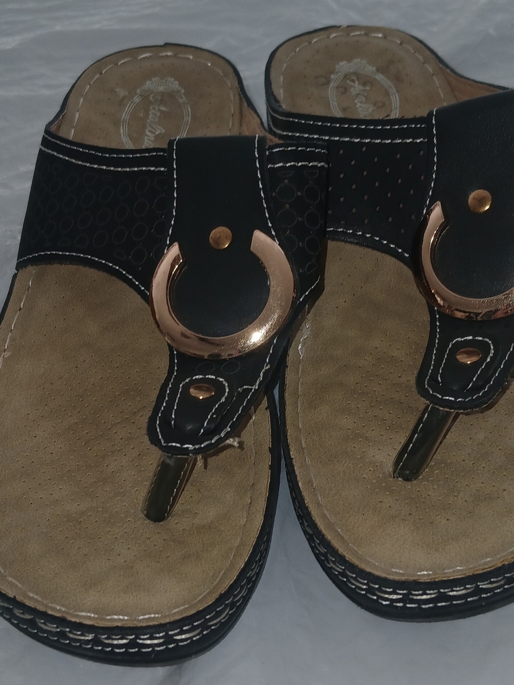 Source Unknown Black Sandals with Gold Accent Ring